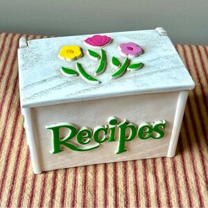 Vtg80s Recipe box Flip Lid Faux Wood  With  green, pink,yellow flowers. FTD